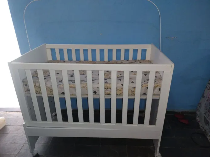 Vende-se Berço Com Colchão 