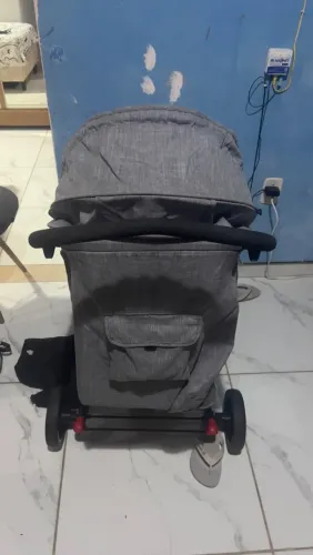 Vendo carrinho de bebê COSCO 400,00
