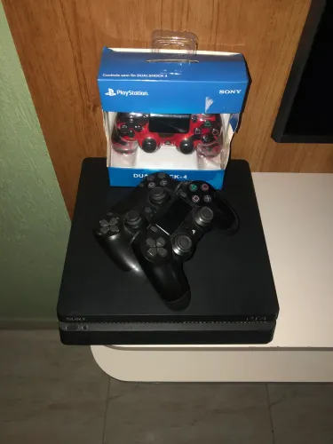 Ps4 conservado com 3 controles 