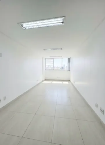 Sala comercial com duas vagas de garagem