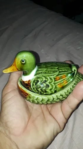 Pato de faiança antigo,feito em Portugal. 