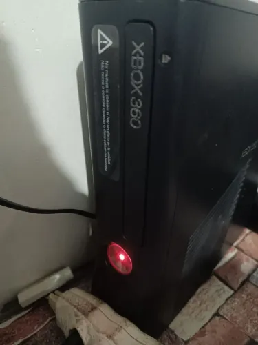 Vendo esse Xbox 360 para retirada de peças tá dando luz vermelha