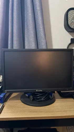 Monitor giratório 20 polegadas Led para computador  DVR base ajustável