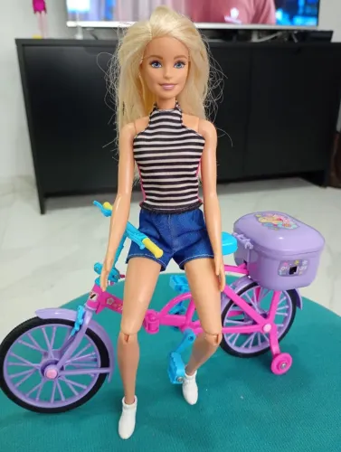 Barbie com bike