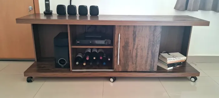 Rack rústico com rodas