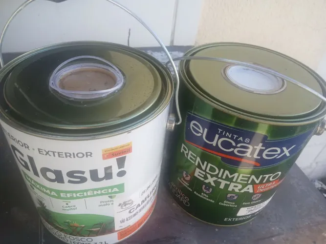 Vendo 2-galões : latex lacrados