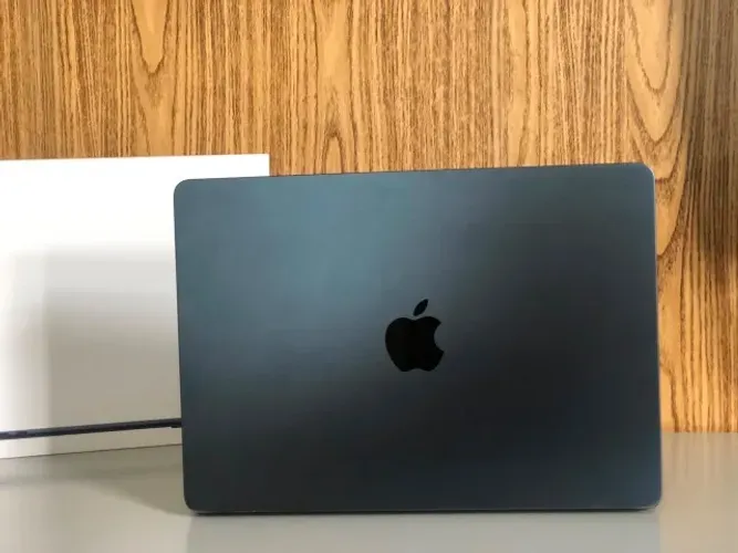 MacBook Air M2 8GB 256GB SSD | Bateria 89% | Sem Detalhes