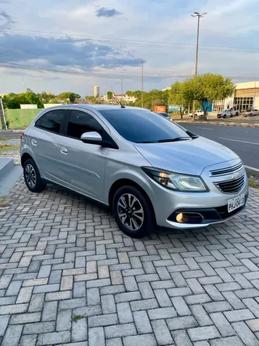 Chevrolet Onix Hatch LTZ 1.4 8V Flex Power Aut. 4P 2016