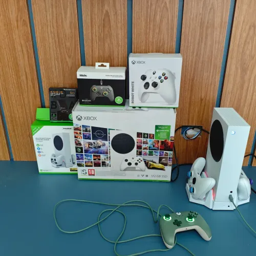 Xbox Series S 512 gb semi-novo três controles,SSD externo 1tb e base de resfriamento 