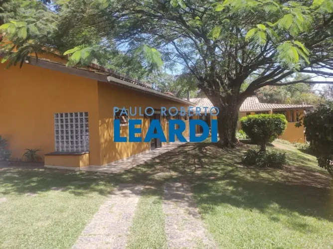 CASA EM CONDOMÍNIO - CLUBE DE CAMPO VALINHOS - SP