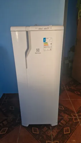 vendo geladeira Eletrolux