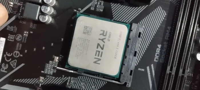 Kit Ryzen 3 3300X + A520M + 8GB DDR4 AM4