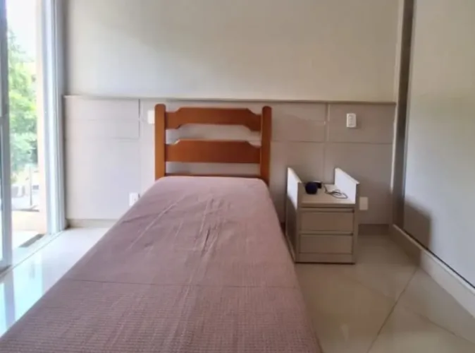 Vendo cama de solteiro 