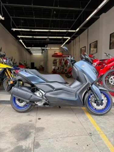 YAMAHA X-MAX 250 2025