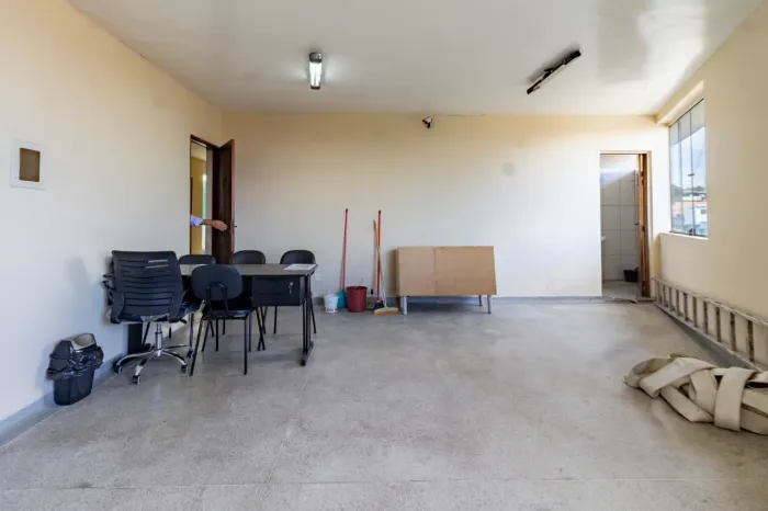 Sala comercial na Avenida Rio Mirivaí, 23 - sala 17 30 m²
