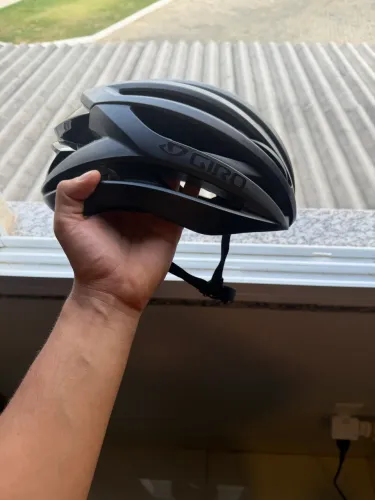 Capacete Giro Syntax MIPS - Tamanho G