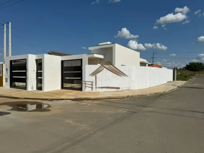 Linda casa nova a venda em Porangaba SP, contendo 2 dormitórios e ampla área externa