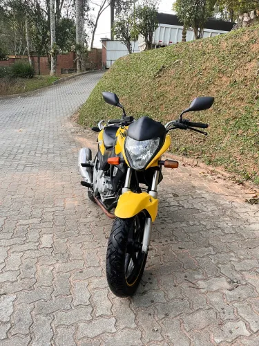 CB300 Amarela