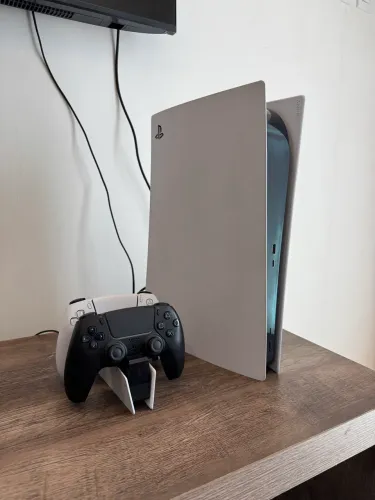 PS5 Fat com 2 controles e base de carregamento
