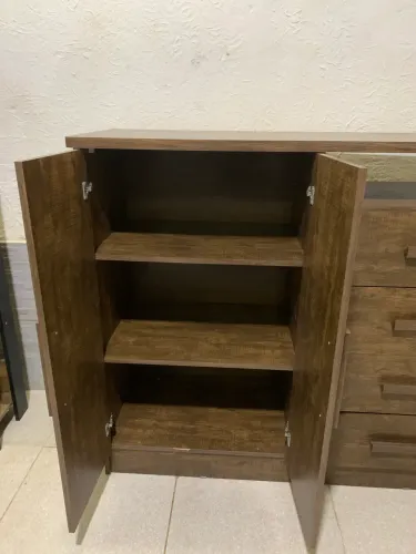 Cômoda 4 gavetas 2 portas 