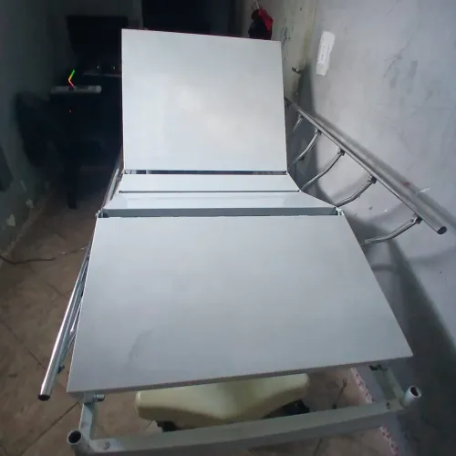 Cama hospitalar com controle 
