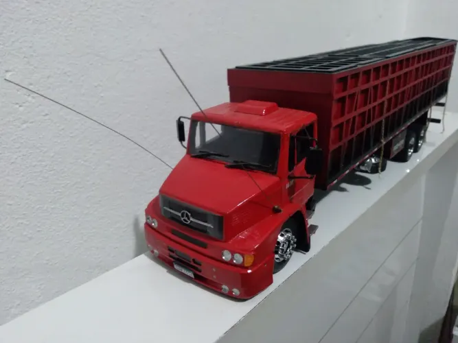 Miniatura Caminhão Mercedes Benz Boiadeiro Escala 1/32