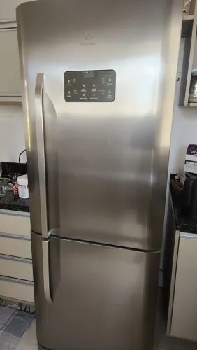 GELADEIRA ELECTROLUX INOX FROST FREE INVERSE 454L - SEMI NOVA