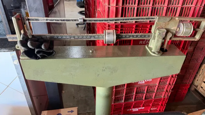 Vendo balança Filizona 500kg. Reformada.