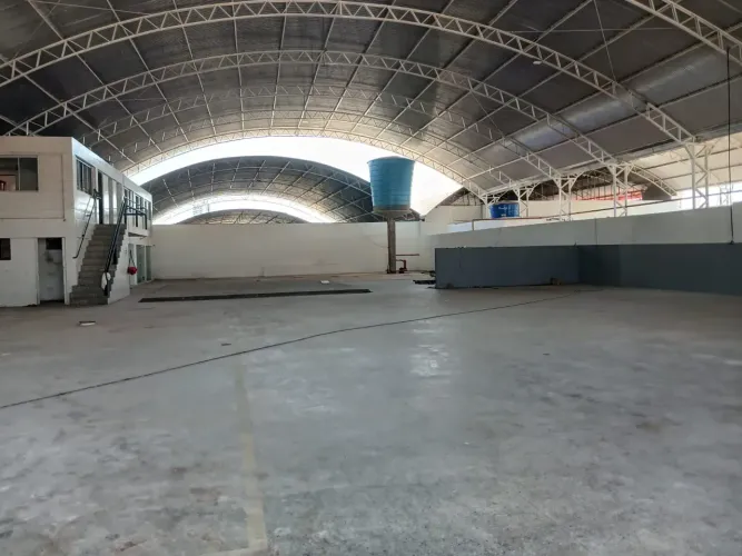 Aluga-se Galpão Comercial