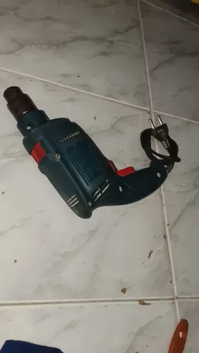 Furadeira e parafusadeira de impacto