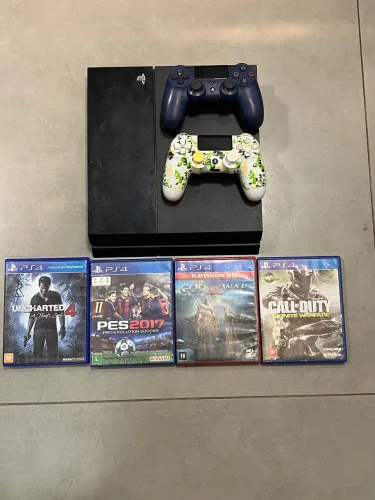 Ps4 fat 500GB 5 jogos