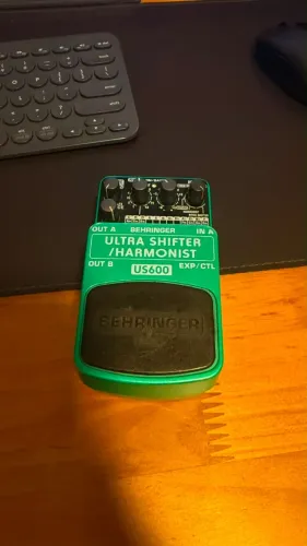 Pedal Behringer Ultra Shifter/Harmonist US600 - Usado