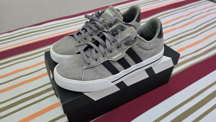 Tenis Adidas masculino Daiy 3.0 cinza