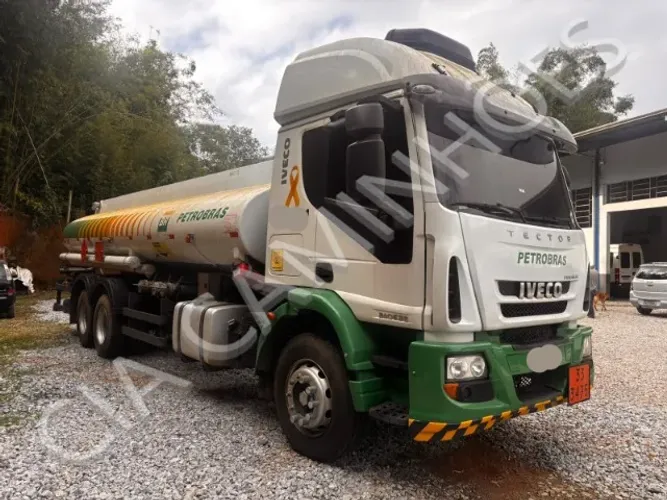 IVECO TECTOR 240E28 ANO 2015 TANQUE 15 MIL LITROS