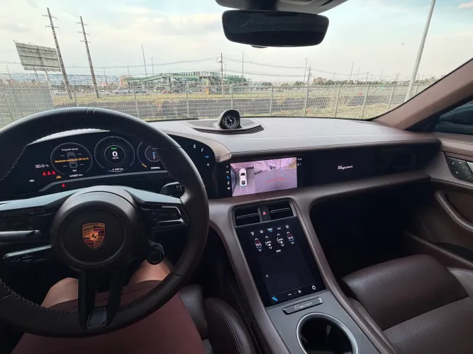 Porsche Taycan (elétrico) 2022