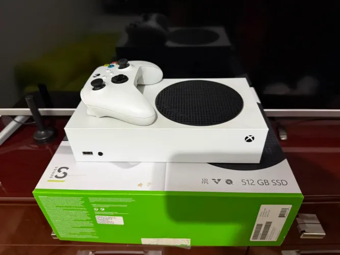 Xbox Séries S - 512 GB- Muito Conservado, completo Na caixa