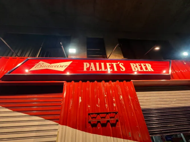Placa fachada Budweiser