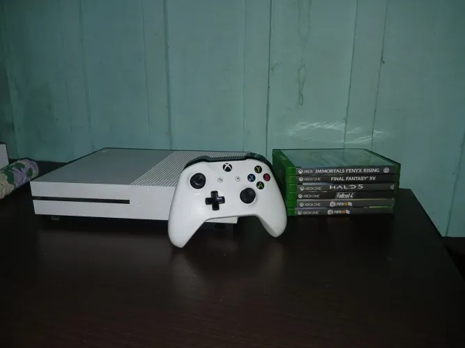 Xbox one S 1TB + jogos em mídia física 