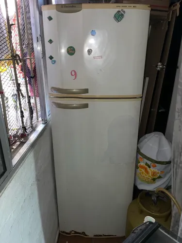 Vende-se geladeira usada por 300 reais