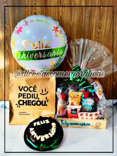 Cestas de café da manhã com bolo Presente
