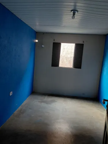 Aluga-se uma casa no bairro Nova esperança rua maracujá n 2221. Valor 850.00