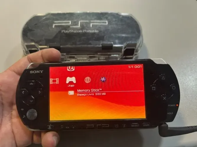 PSP PlayStation Portable (Série 3000) Black + Case de Proteção Acrílica