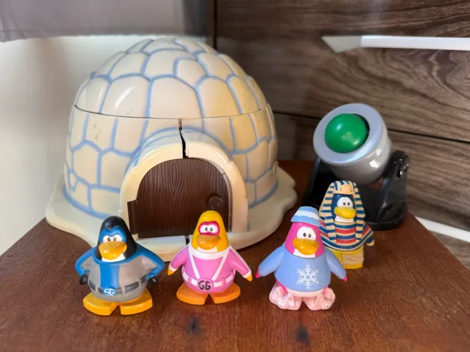 club penguin igloo com bonecos