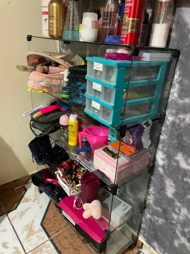 Prateleira de vidro com estrutura
