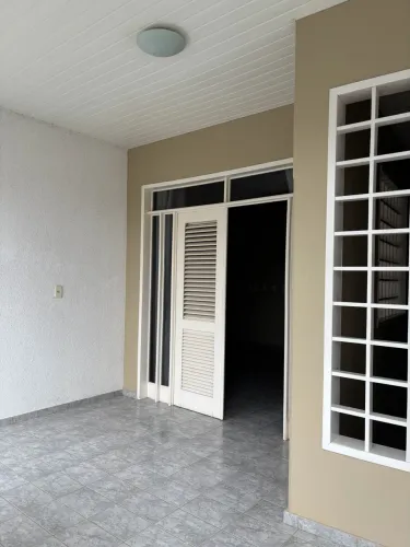 Aluga-se primeiro andar em avenida ideal para clinica, salão de beleza?