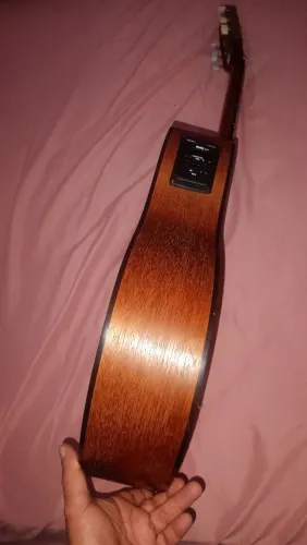 Vendo esse violão 