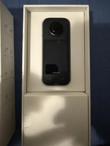 Câmera insta 360 x3 com defeito 