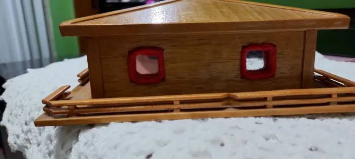 Mini casa de madeira artesanal japonesa