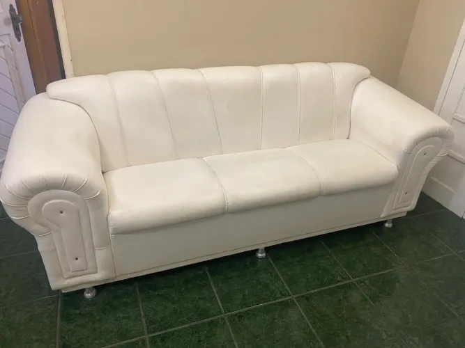 2 Sofás 1 de 3 lugares e 1 de 2 lugares 