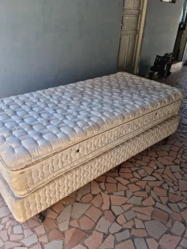 Cama Box + Colchão Solteirão Maxflex (100x200 cm) - Super Conservado!